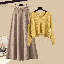 黃色毛衣+咖色半身裙/套裝
